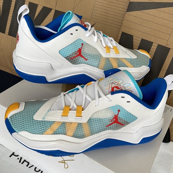 Jordan One Take 4
Basketball Shoes
White/Lagoon Pulse/Gold/ Chile Red
DO7193-164 - Picture 11 of 16